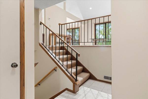 18321 Creeks Bend DR, Minnetonka, MN 55345