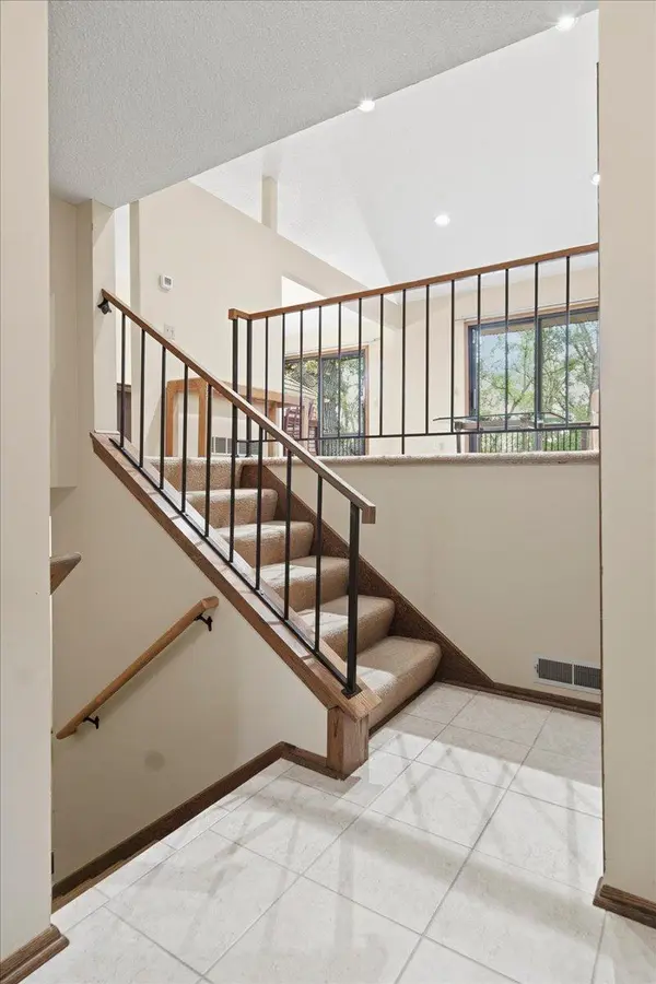 18321 Creeks Bend DR, Minnetonka, MN 55345