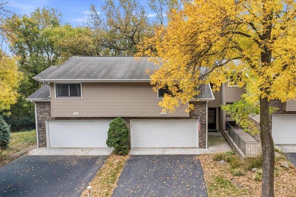 18321 Creeks Bend DR, Minnetonka, MN 55345