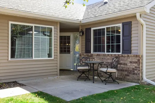7658 Newbury RD, Woodbury, MN 55125