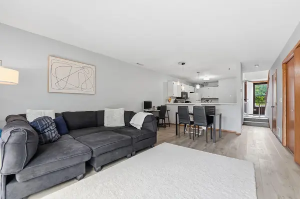 3040 Shields DR #104, Eagan, MN 55121
