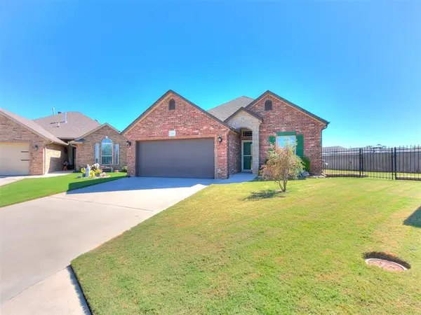 324 Golden Leaf CT, Moore, OK 73160