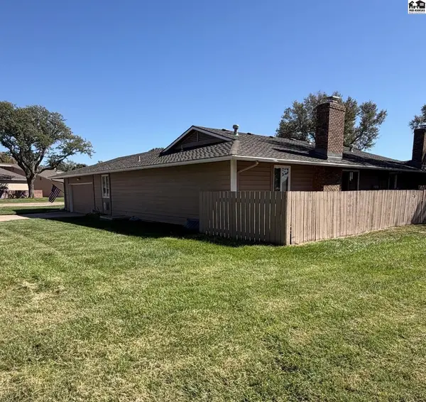 2229 Dover Dr, Hutchinson, KS 67502