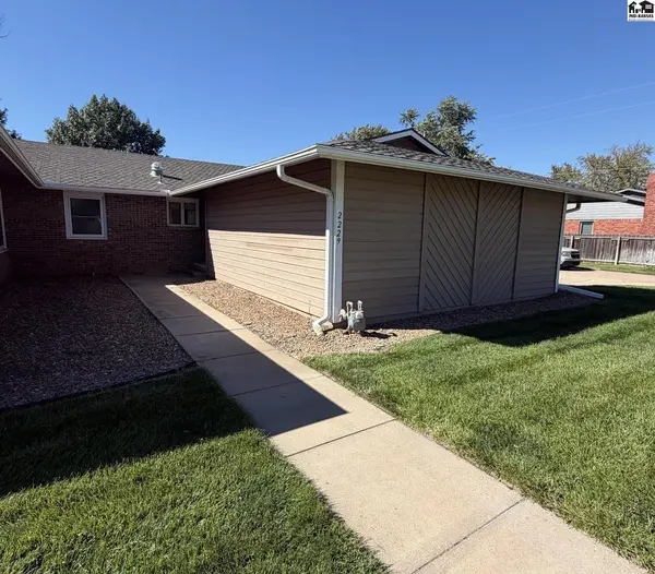 2229 Dover Dr, Hutchinson, KS 67502