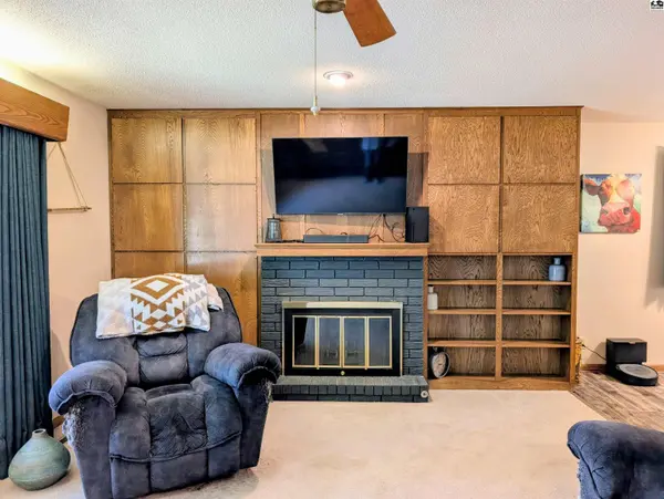 908 Countryside Dr, Mcpherson, KS 67460