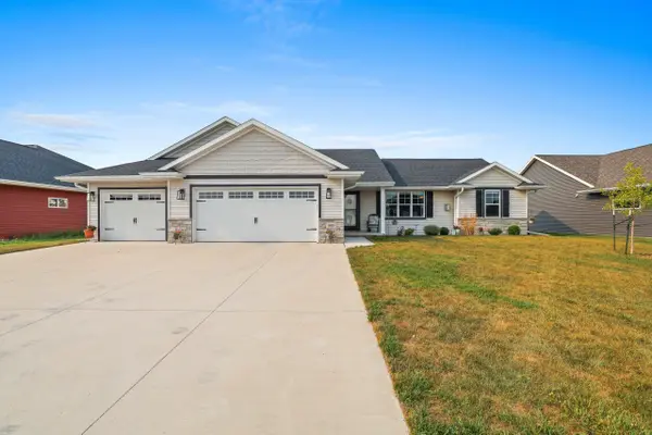 869 JOEANNA WAY,  Pulaski,  WI 54162-9206