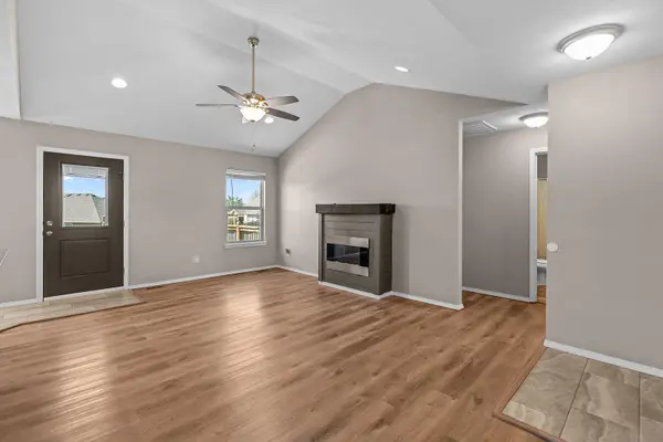 1207 N 10th AVE, Ozark, MO 65721