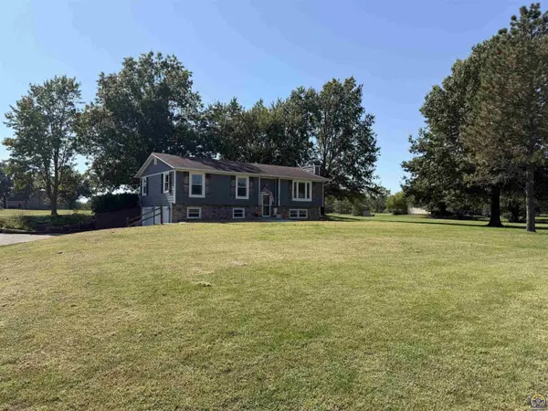 7805 SW El Cerrito DR, Topeka, KS 66614