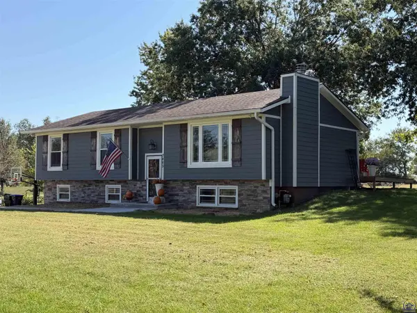 7805 SW El Cerrito DR, Topeka, KS 66614