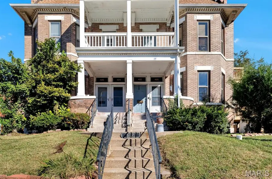420 Lake AVE #1, St Louis, MO 63108