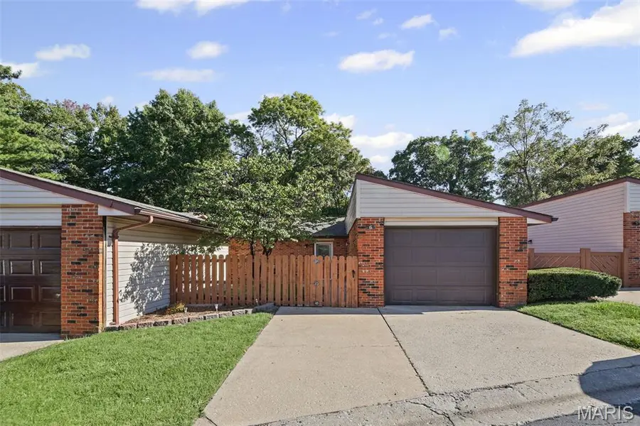 6 Parkridge, Belleville, IL 62226