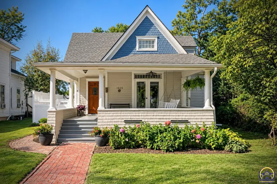 1525 SW College AVE, Topeka, KS 66604