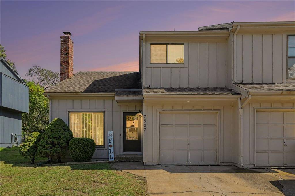 7507 Long AVE, Lenexa, KS 66216