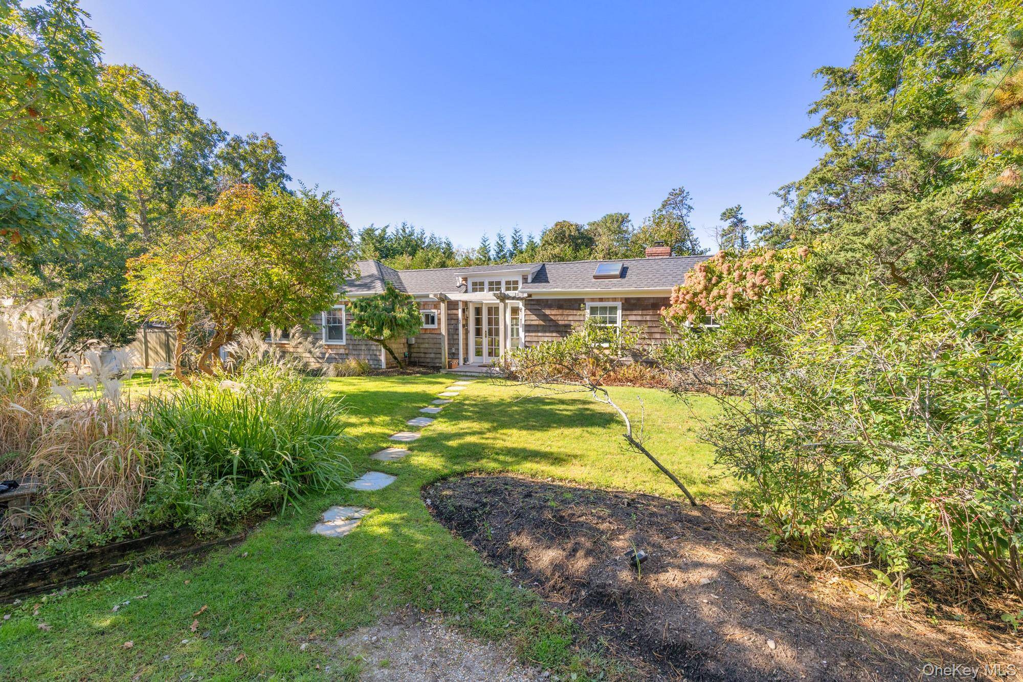 2 Gardiner DR, Amagansett, NY 11930