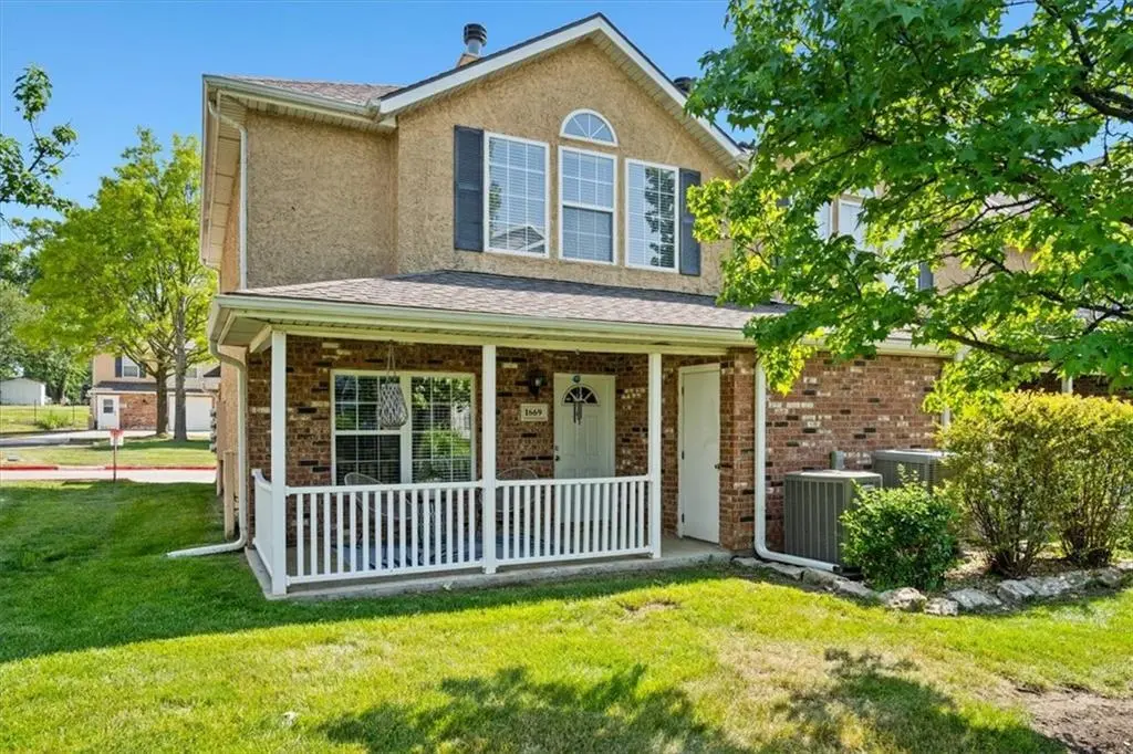 1669 E 120th ST, Olathe, KS 66061