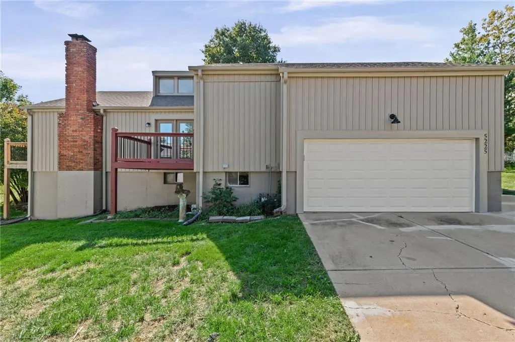 5225 NW 82nd TER, Kansas City, MO 64151