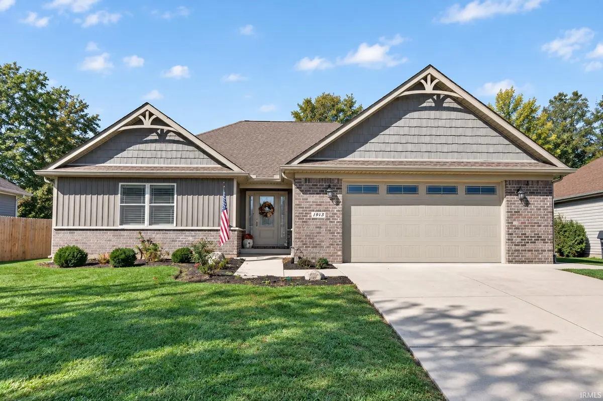 1913 N SANDAL WOOD DR, Yorktown, IN 47396