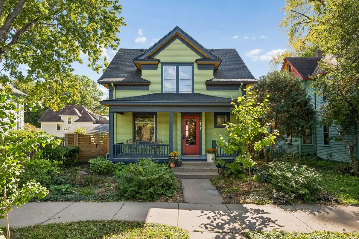 2121 E 22nd ST, Minneapolis, MN 55404