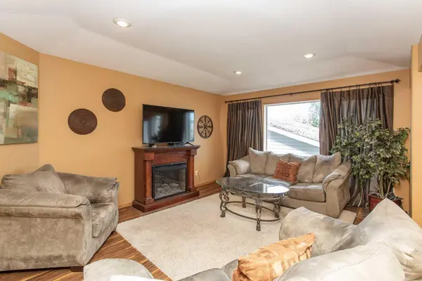 717 Lancaster DR, Red Deer, AB T4R2T5