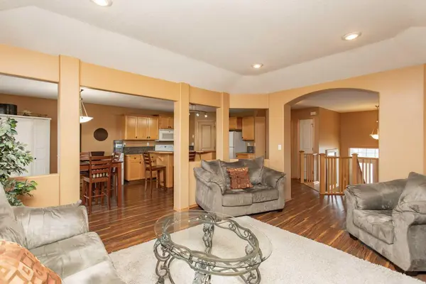 717 Lancaster DR, Red Deer, AB T4R2T5