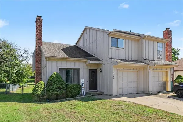 7507 Long AVE, Lenexa, KS 66216