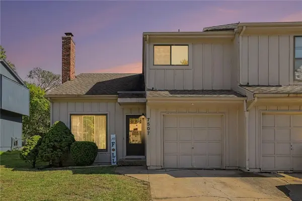 7507 Long AVE, Lenexa, KS 66216