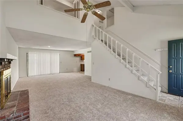 7507 Long AVE, Lenexa, KS 66216