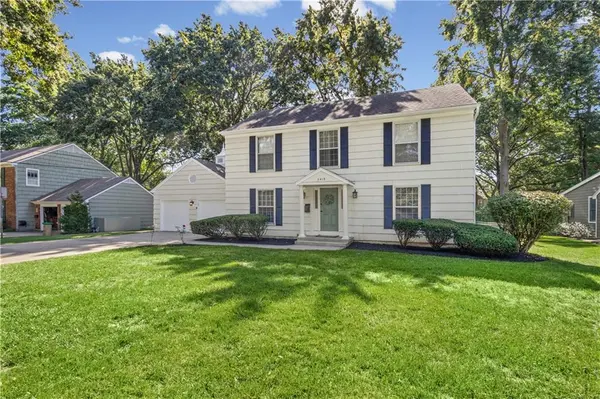 5419 W 100th TER, Overland Park, KS 66207