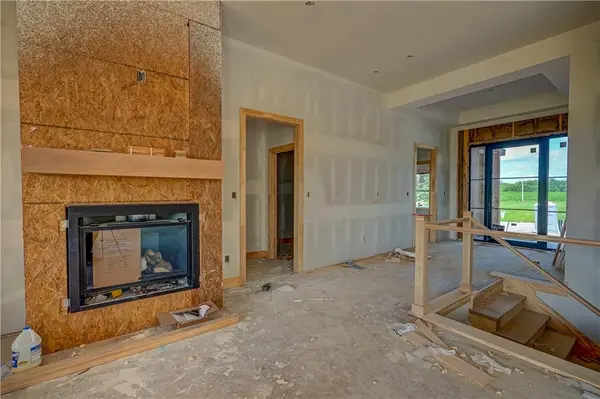 13 Red Fox CIR, Lake Winnebago, MO 64034