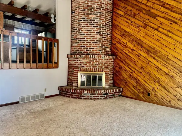 532 N Persimmon DR, Olathe, KS 66061