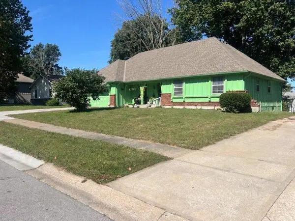 7700 E 127 PL, Grandview, MO 64030