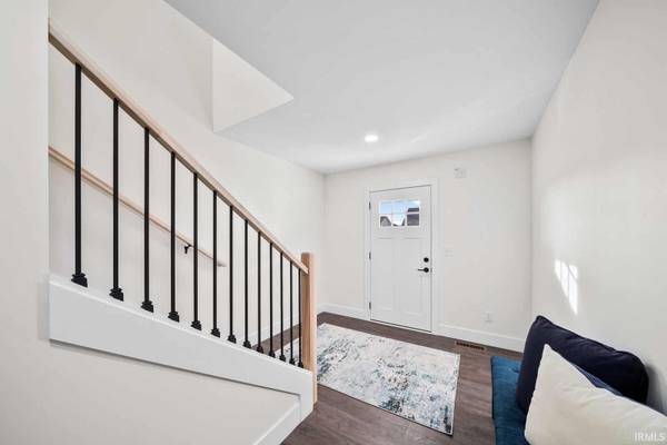 1114 Beacon DR, Mishawaka, IN 46544-6347