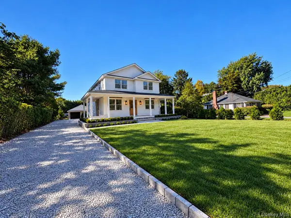 17 Club LN, Remsenburg, NY 11960