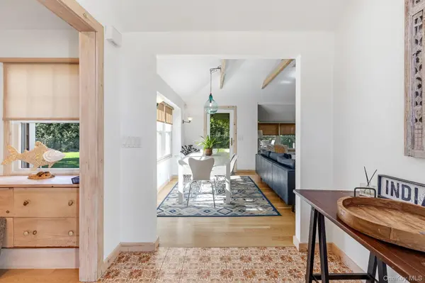 2 Gardiner DR, Amagansett, NY 11930