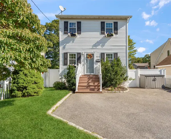 422 Myrtle AVE, West Islip, NY 11795