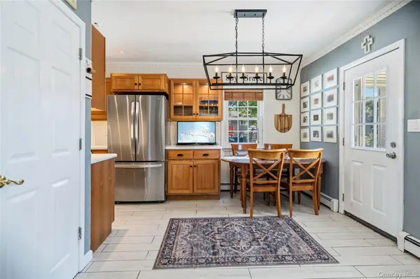 422 Myrtle AVE, West Islip, NY 11795