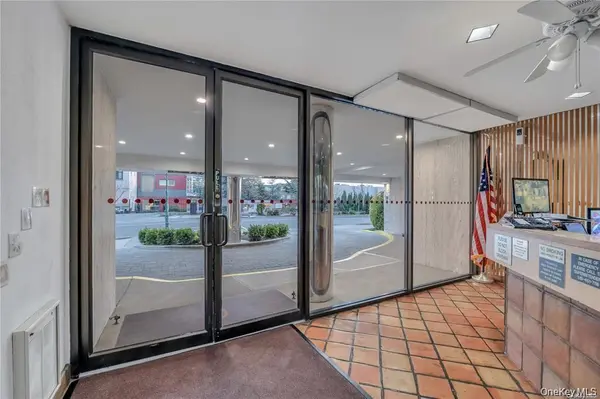376 Central AVE #4-U, Lawrence, NY 11559