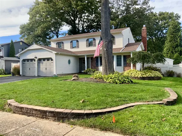 7 Colmar AVE, Lake Grove, NY 11755