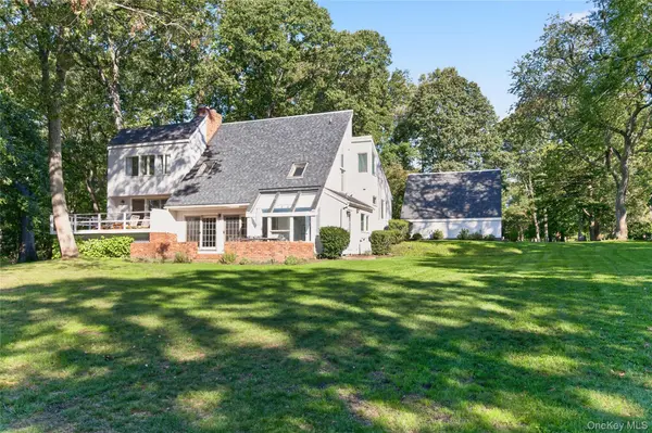 1 Pine PT, Lloyd Harbor, NY 11743