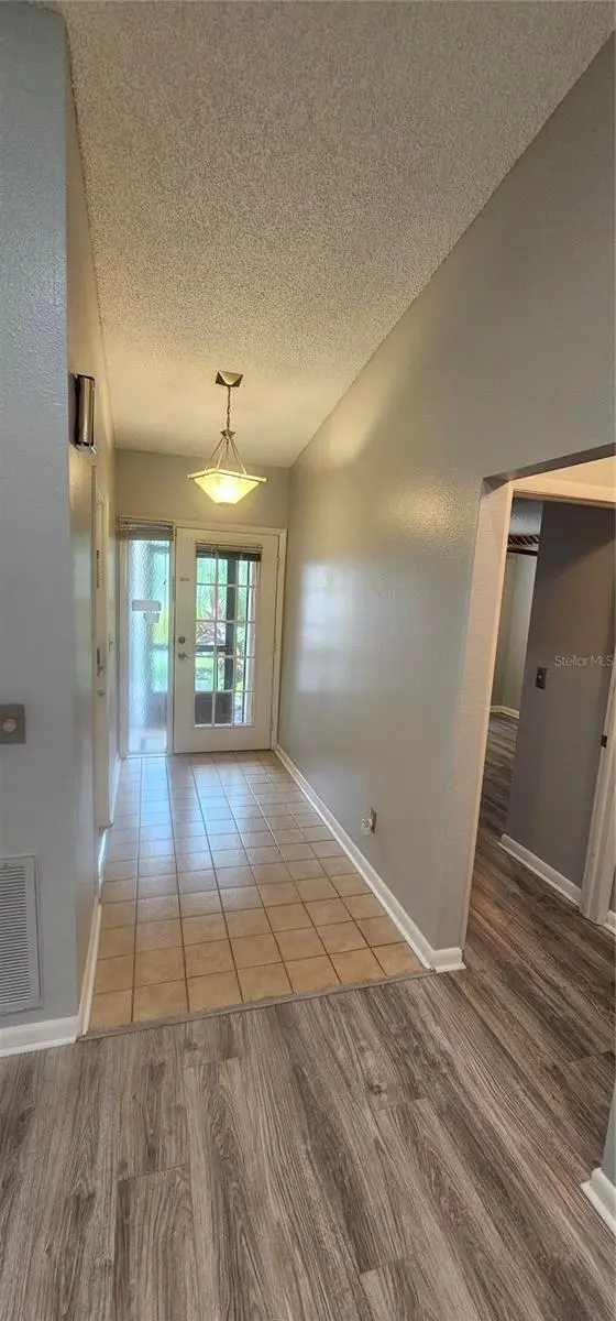4075 SHORESIDE CIR, Tampa, FL 33624