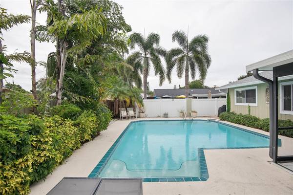 13511 RUSTIC PINES BLVD S, Seminole, FL 33776