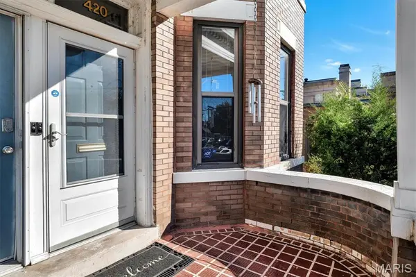 420 Lake AVE #1, St Louis, MO 63108