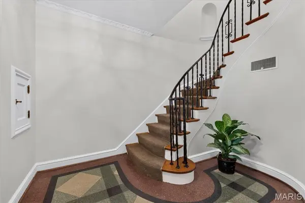 7510 York DR, Clayton, MO 63105