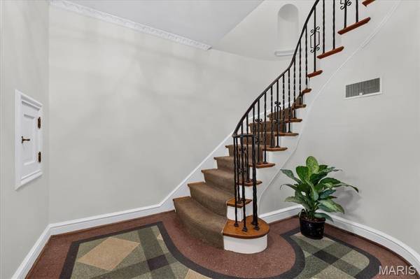 7510 York DR, Clayton, MO 63105