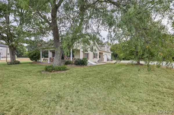 278 Canadian DR, Staunton, IL 62088
