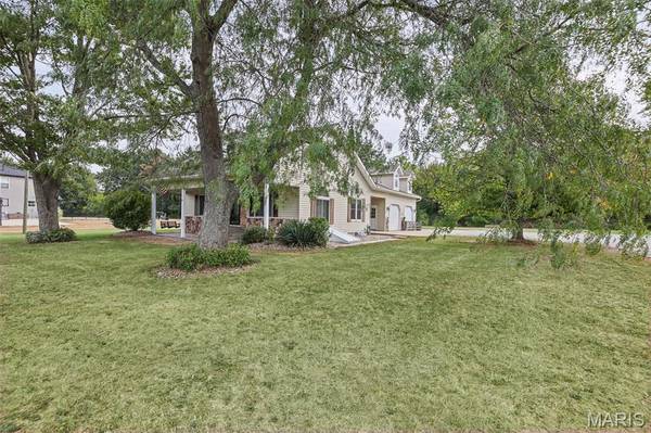 278 Canadian DR, Staunton, IL 62088