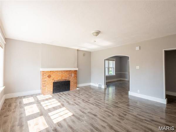 3529 Belaire PL, St Louis, MO 63121