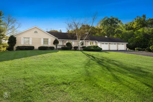 24844 N Cherokee DR, Lake Barrington, IL 60010
