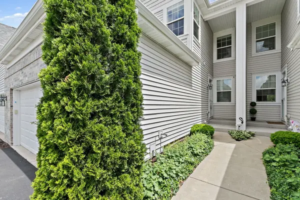 9104 Falcon Greens DR, Lakewood, IL 60014