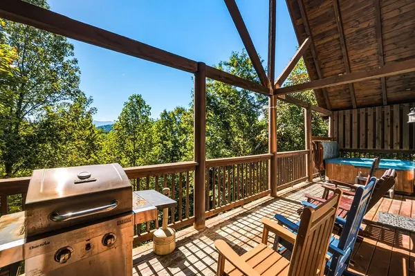 4445 Forest Vista Way, Pigeon Forge, TN 37863